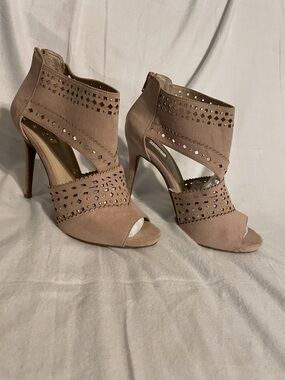 Jennifer Lopez Nude Cutout Suede Peep-Toe High Heels
